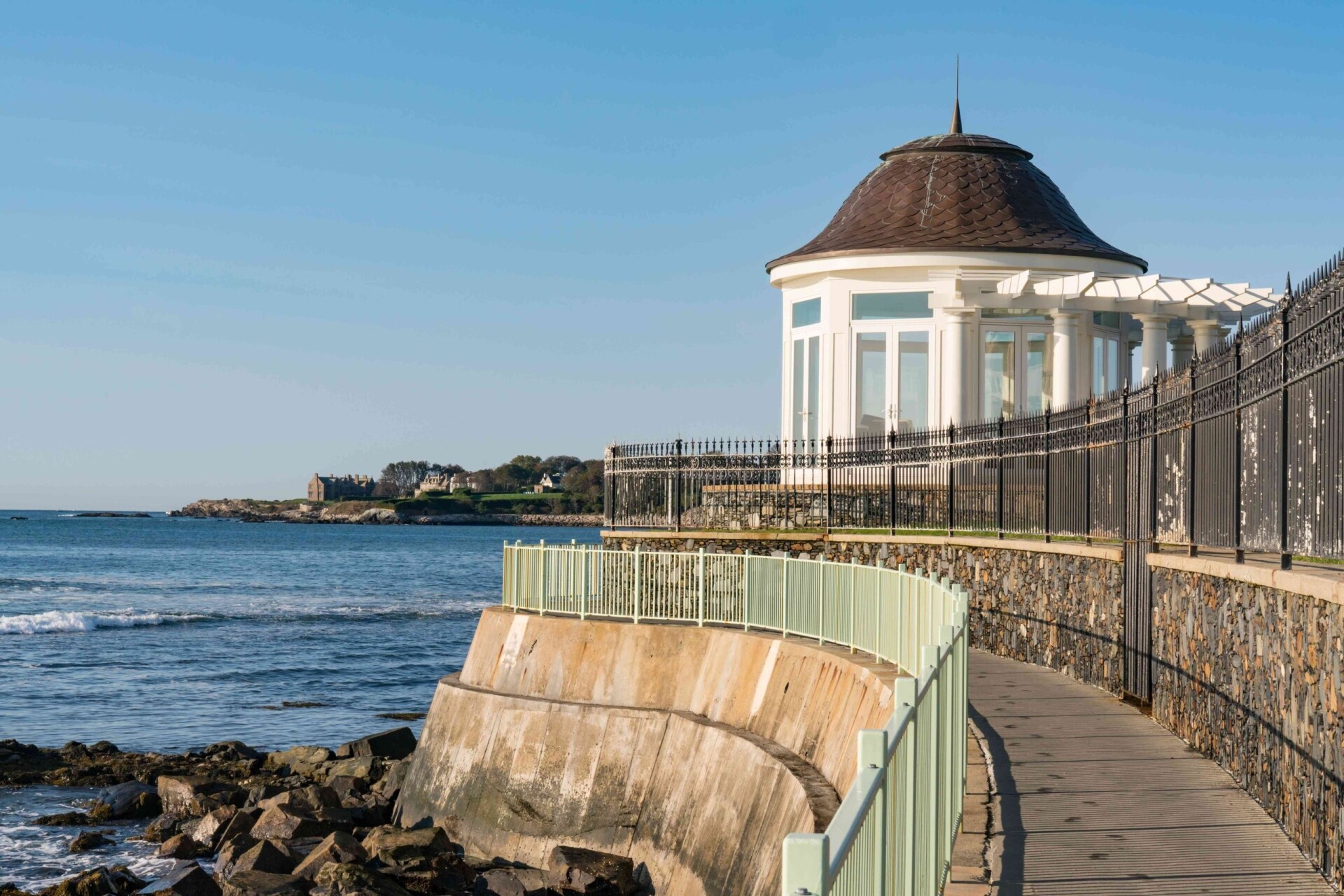 How long is the Newport Cliff Walk?